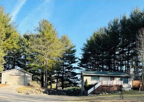 Exterior - Very private cozy 2-bedroom house in Howell with AC and hot tub (Howell)