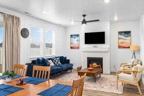 Interior - Ginger Creek Getaway, For Dog Loving Families! (Boise)