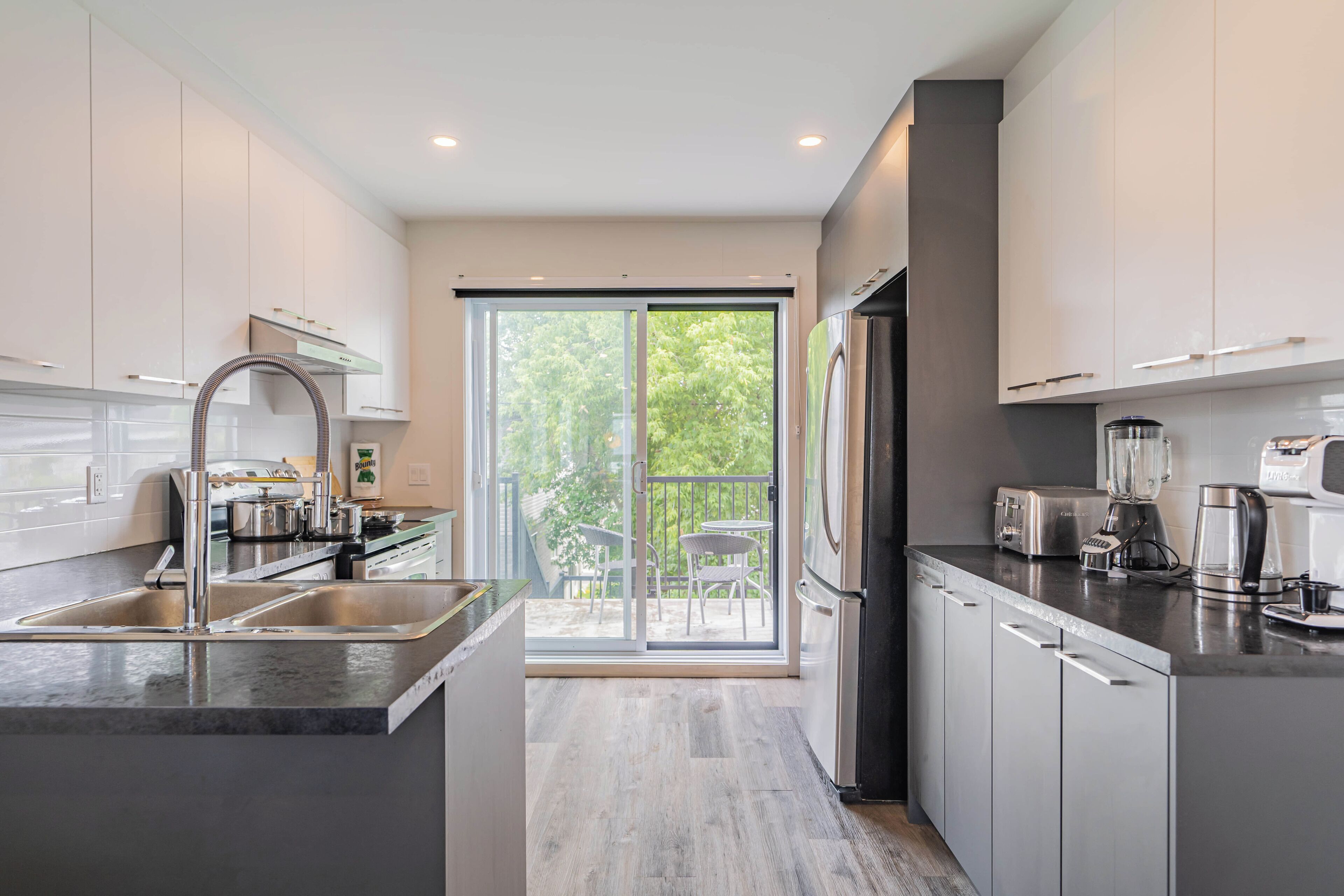 Køleskab, mikrobølgeovn, ovn, kogeplade