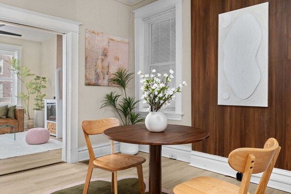 Dining - Lovely 1-bedroom house with AC in charming St. Louis (St. Louis)