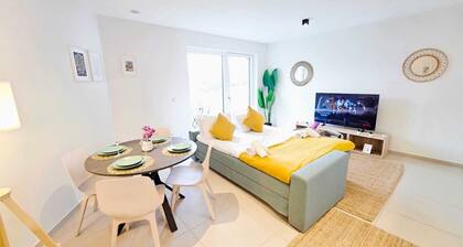 Warm&Bright 1BR w terrace&parking