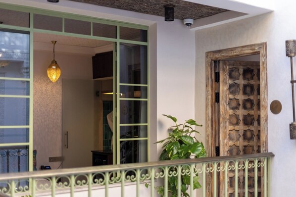 المنشأة من الداخل