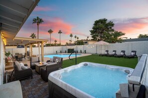 Terrace/patio - Stylish Desert Family Getaway + Heated Pool (Tempe)