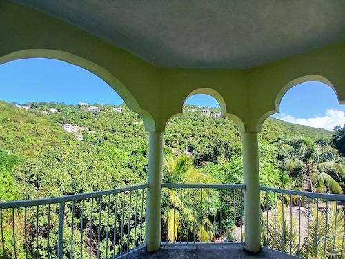 Adorable 1-bedroom apart W/ FREE SUV in charming St Thomas