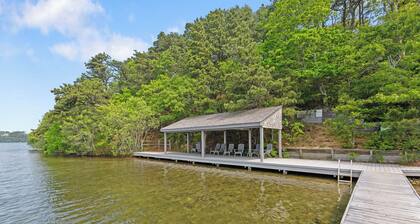 Pond Access, Fire Pit & Bikes, house with AC in charming Brewster
