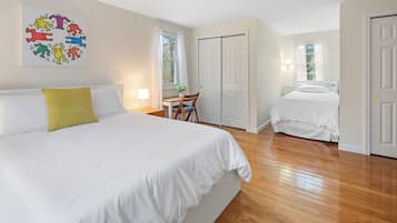 4 bedrooms, iron/ironing board, free WiFi, bed sheets
