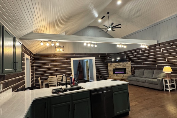 Kitchen/Sitting area