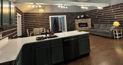 3 Bed 2 Bath Cabin Patoka Lake