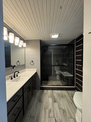 Håndklær, såpe og toalettpapir