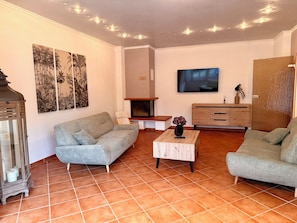 Smart TV, fireplace - Premium vacation apartment in a city villa close to the center (Sondershausen)