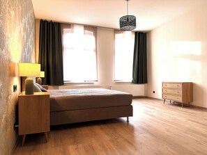 2 bedrooms, iron/ironing board, travel crib, free WiFi