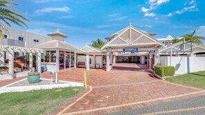 Exterior - Shoreline Apartments - Unit 4 (Bargara)