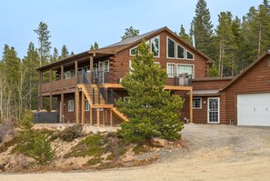 Exterior - The Moose Hoose I Cabin W/Views + Game Room (Black Hawk)