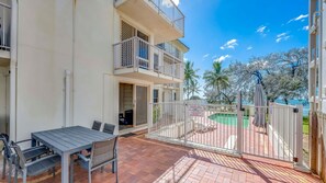 Outdoor dining - Shoreline Apartments - Unit 9a (Bargara)
