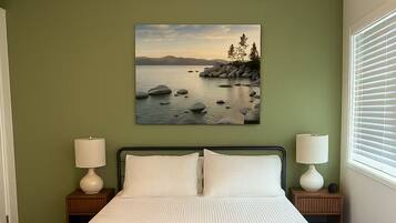 2 bedrooms, iron/ironing board, WiFi, bed sheets