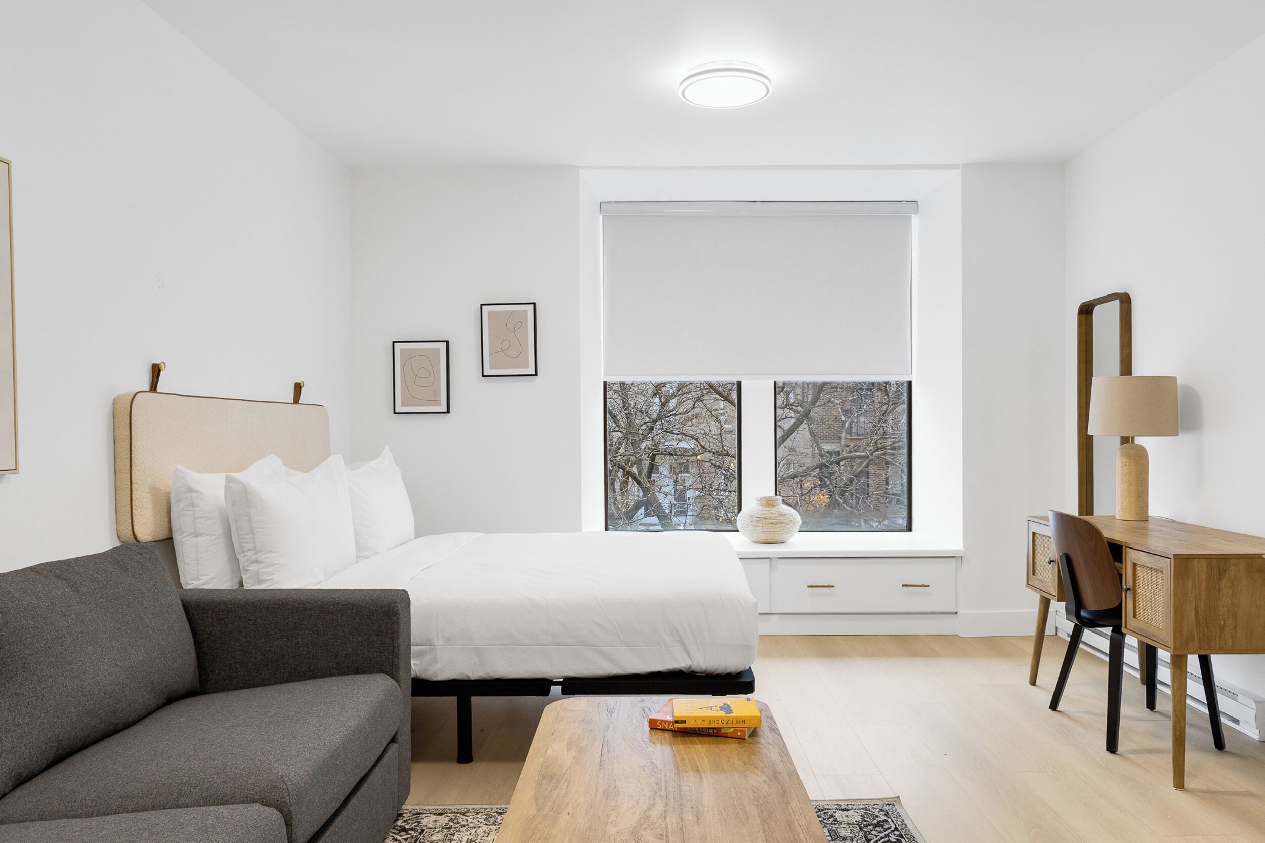 Deluxe Studio | Living area