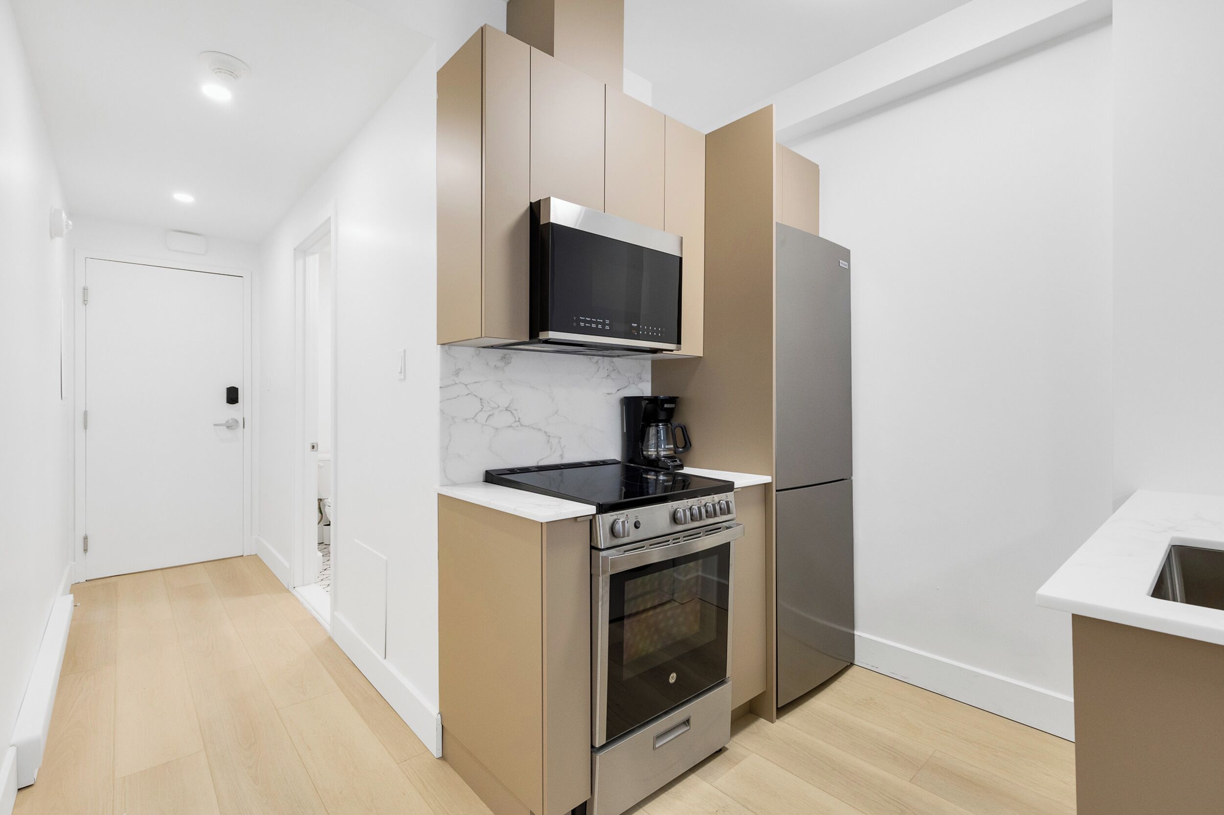 Deluxe Studio | Private kitchen | Full-size fridge, microwave, oven, stovetop