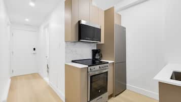 Deluxe Studio | Private kitchen | Full-size fridge, microwave, oven, stovetop