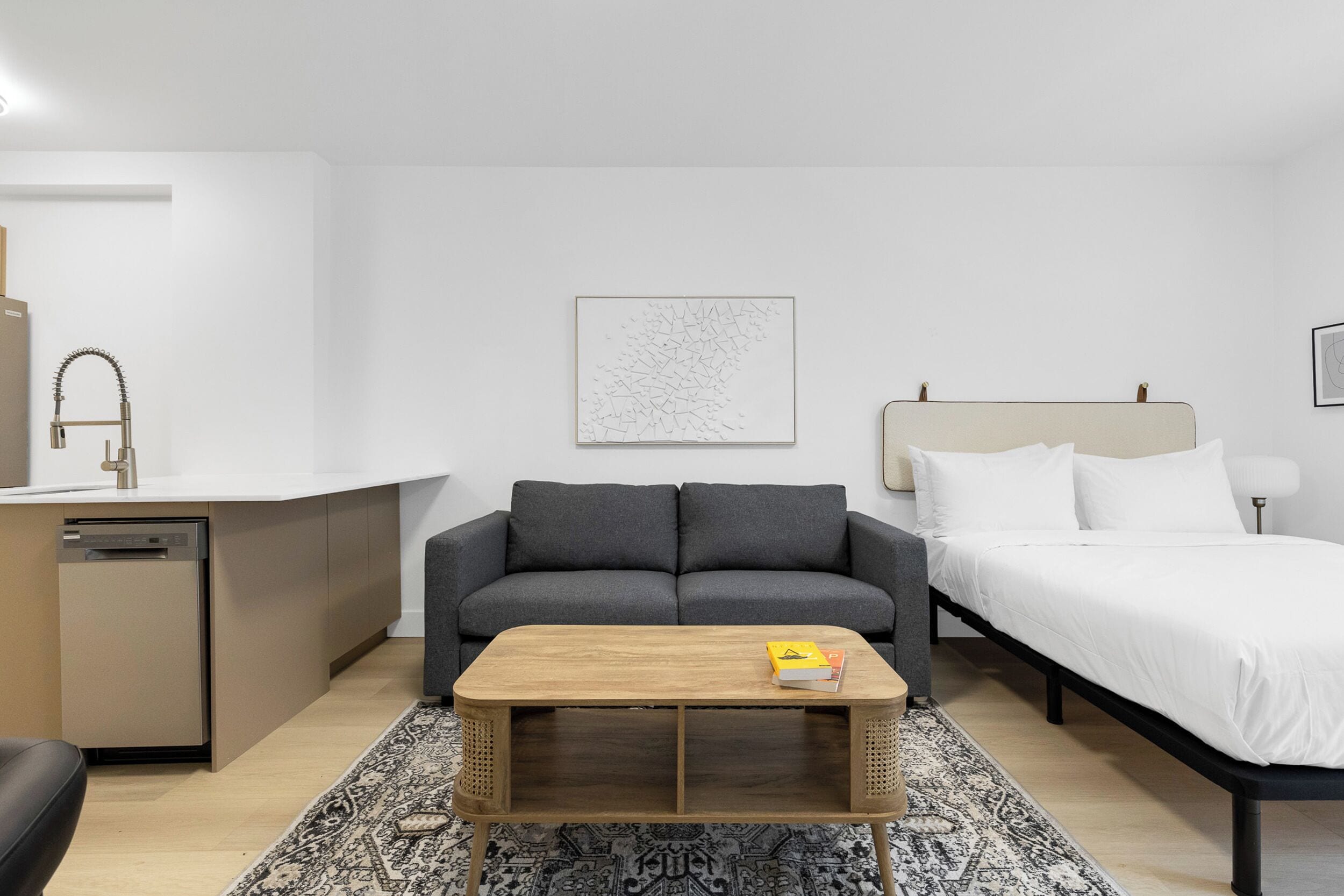 Deluxe Studio | Living area