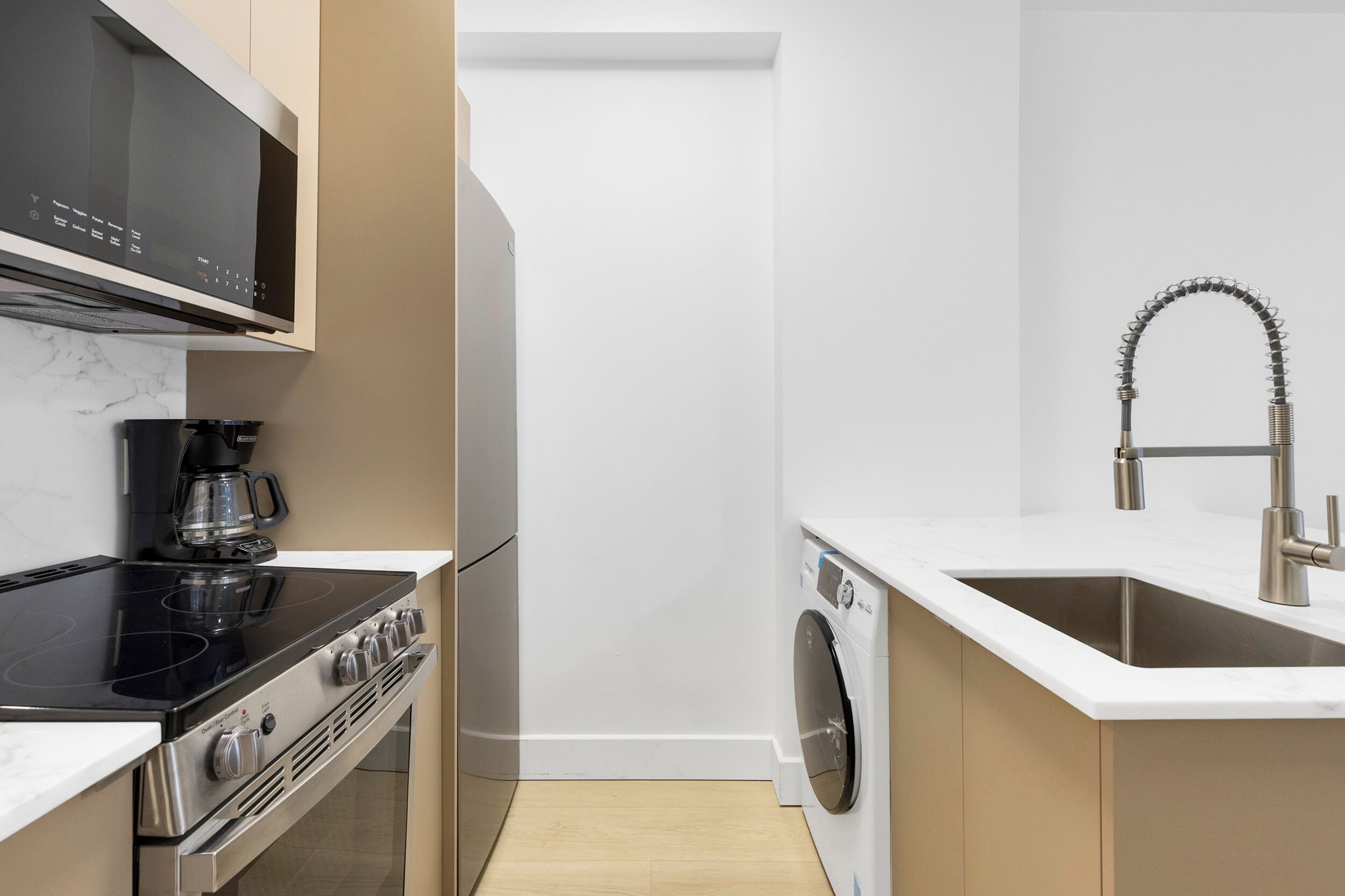 Deluxe Studio | Private kitchen | Full-size fridge, microwave, oven, stovetop