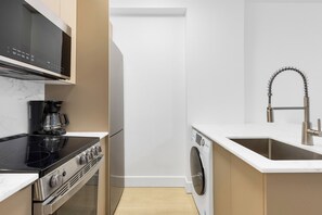 Studio Deluxe | Bếp riêng | Tủ lạnh, lò vi sóng, lò nướng, bếp nấu 