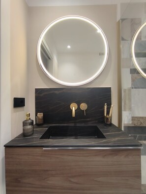 Shower, hair dryer, bidet, towels - Butera505luxurysuites (Bagheria)