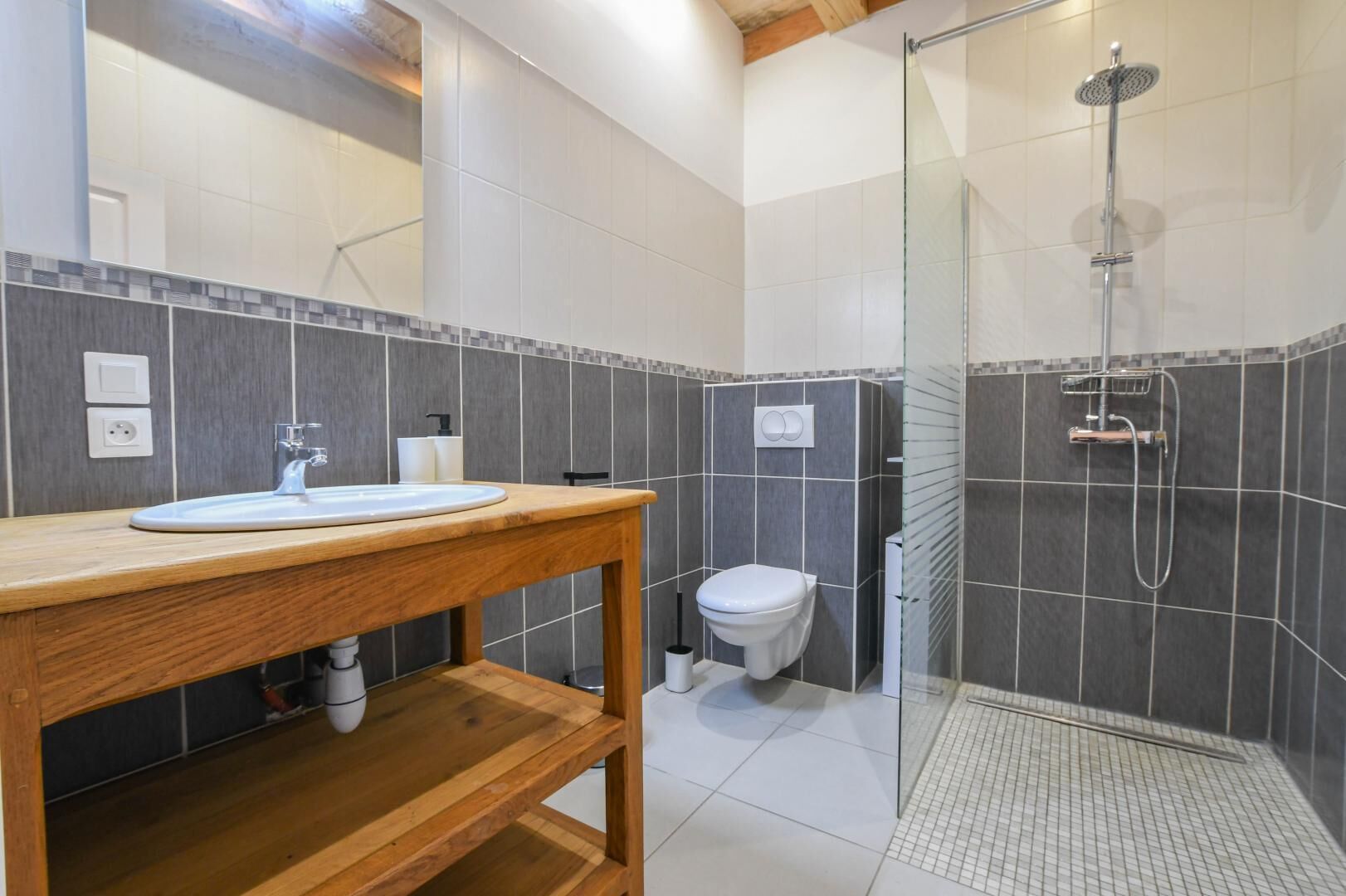 Shower, towels