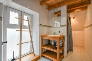 Douche, serviettes fournies