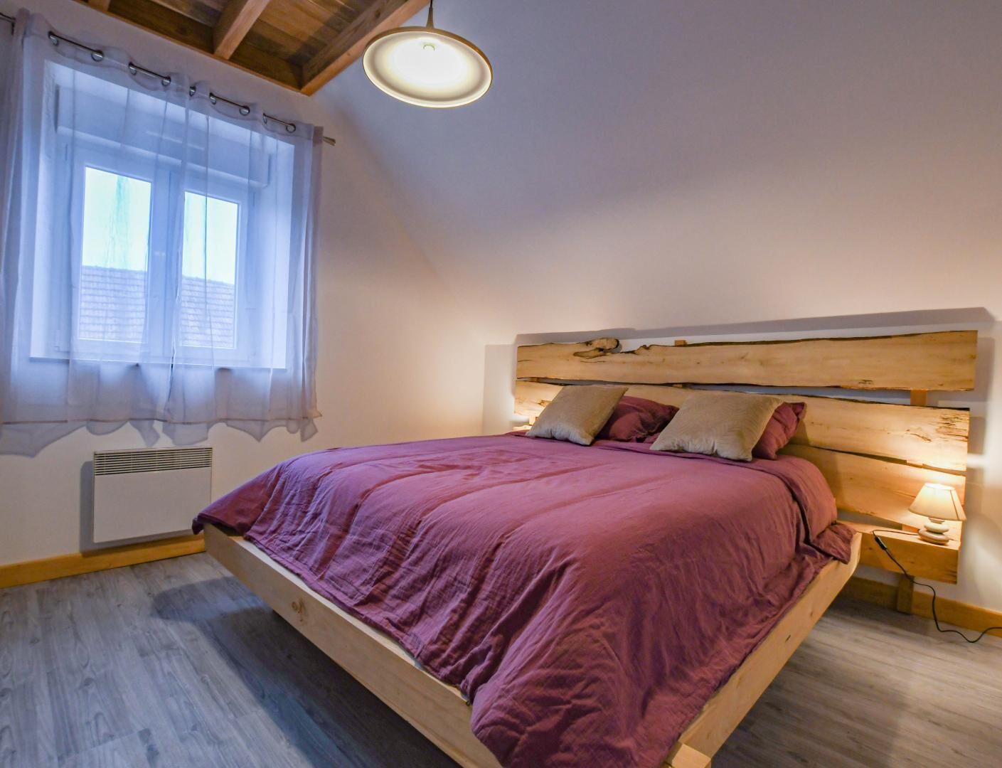 Travel crib, free WiFi