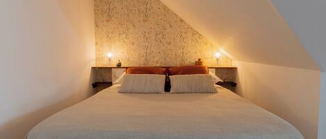 1 bedroom, iron/ironing board, Internet, bed sheets