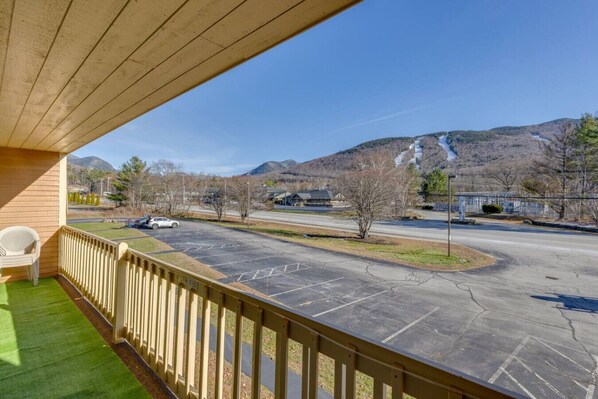 Property grounds - Slope Views- Ski Shuttle- Pool & Hot Tub (Lincoln)