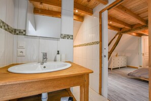 淋浴设施、毛巾