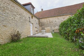 Terrace/patio - Le Petit Gite du Relais (PARGUES)