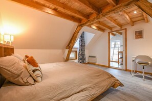 Travel cot, free WiFi - Le Petit Gite du Relais (PARGUES)