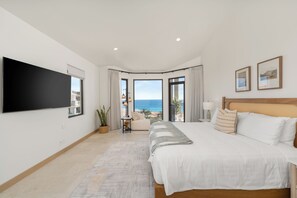 3 bedrooms, in-room safe, free WiFi, bed sheets - Ocean View 3 BR Penthouse with Private Jacuzzi at Puerta del Sol, Cabo San Lucas (Cabo San Lucas)