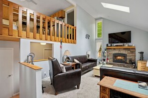 TV, fireplace - Home at Waterville Estates- tons of amenities! (Campton)