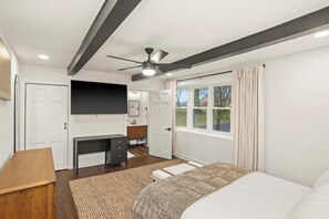 Iron/ironing board, WiFi, bed sheets - Beautiful 4BR / 2BA Mid-Term Rental – Hot Tub • Sauna • Game Room • Sleeps 12 (Nashville)