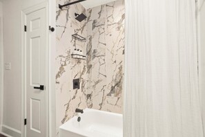 Hair dryer, towels, soap, toilet paper - Beautiful 4BR / 2BA Mid-Term Rental – Hot Tub • Sauna • Game Room • Sleeps 12 (Nashville)