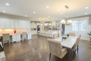 Dining - Luxury Custom Home Near American Fork Canyon - Large bedrooms + Theater (Cedar Hills)