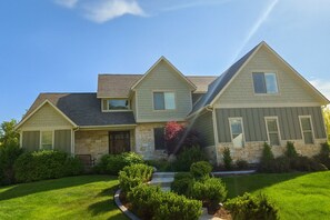 Exterior - Luxury Custom Home Near American Fork Canyon - Large bedrooms + Theater (Cedar Hills)