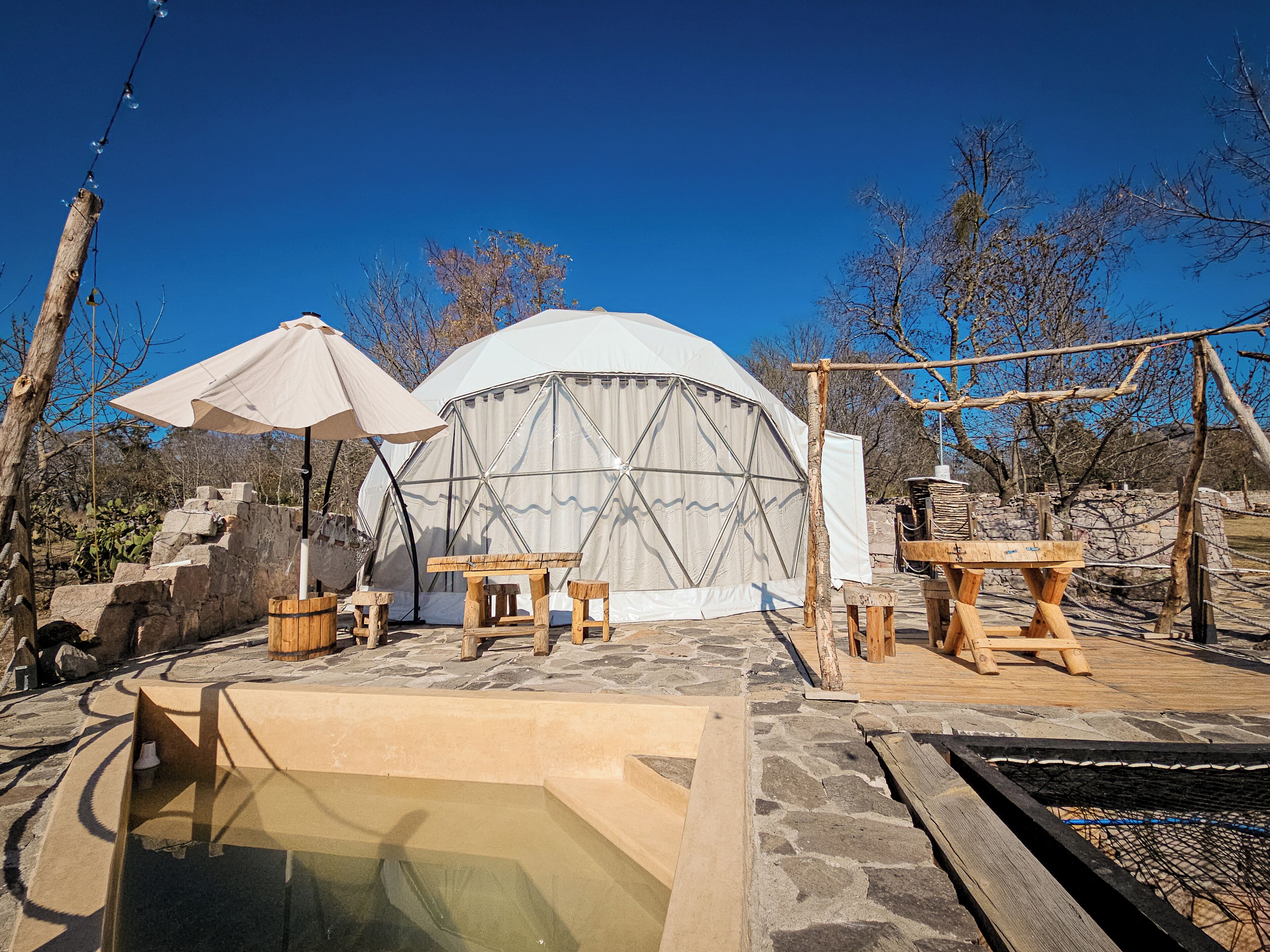 デラックス 4 人部屋 パティオ ガーデンビュー | WiFi (無料)、ベッドシーツ