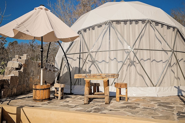 Habitación cuádruple Deluxe, patio, vistas al jardín | Wifi gratis y ropa de cama