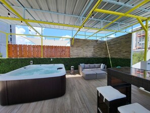 Outdoor spa tub - Saldana Townhouse Rooftop (San Juan)