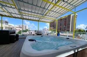 Outdoor spa tub - Saldana Townhouse Rooftop (San Juan)