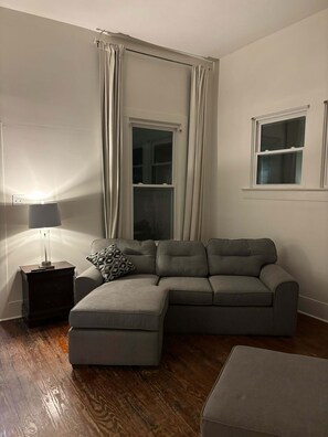 Living area - Charming 2-Bedroom Home Near Downtown Lafayette (Lafayette)