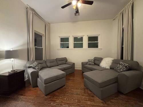 Charming 3BR Home Near Downtown Lafayette