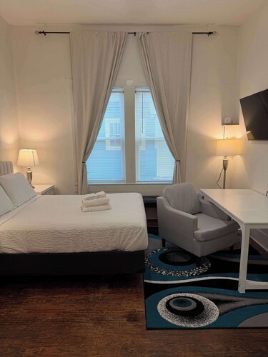 Charming 2-Bedroom Home Near Downtown Lafayette