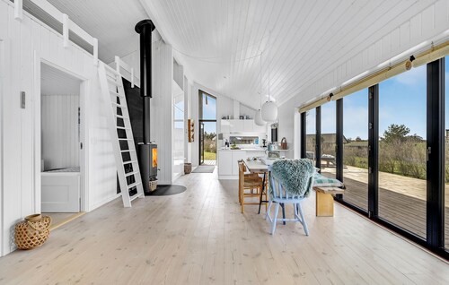 Awesome home in Føllenslev with WiFi
