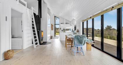 Awesome home in Føllenslev with WiFi