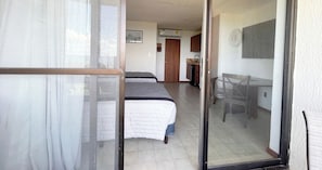Iron/ironing board, Internet, bed sheets - Fantastic apartment with AC in vibrant Cancún Beach (Cancún)